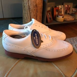Nike Women’s Royal Silk Wingtip Golfing shoes